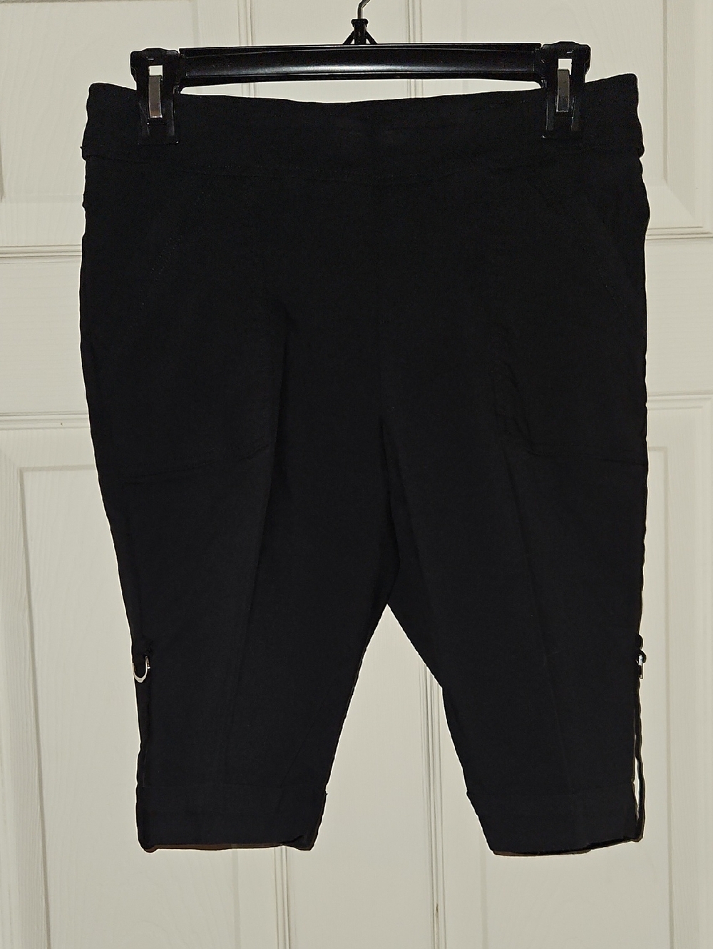 Soho Black Cropped Capris with Hem Hardware